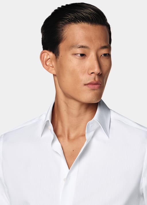 Camisa con cuello cl&aacute;sico blanco