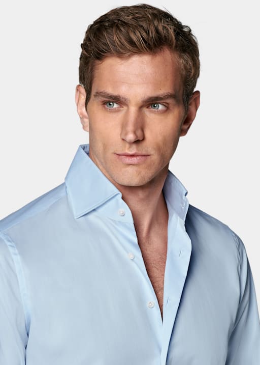 Ljusblå poplinskjorta med tailored fit