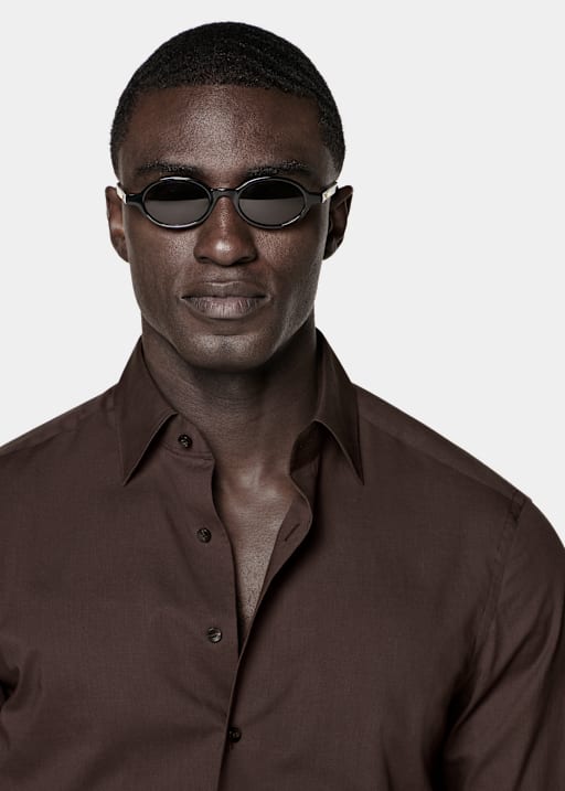 Camisa marr&oacute;n oscuro de algod&oacute;n egipcio