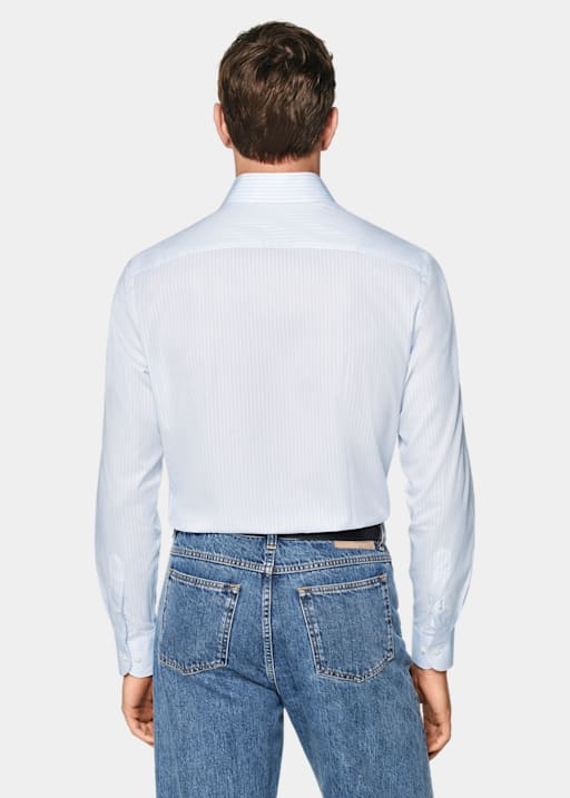 연한 파란색 줄무늬 와이드 스프레드 칼라 셔츠