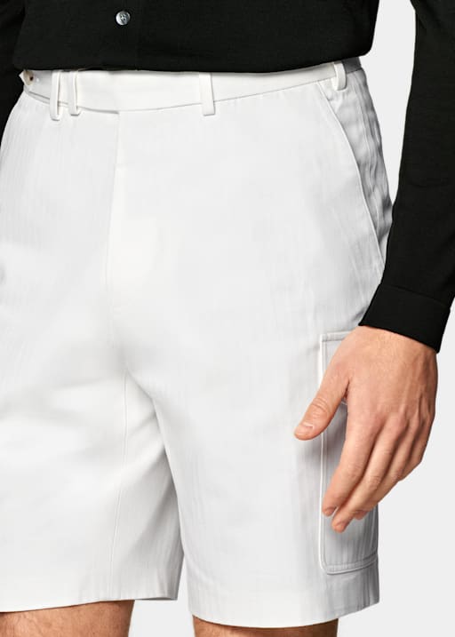 白色人字纹修身裤型短裤