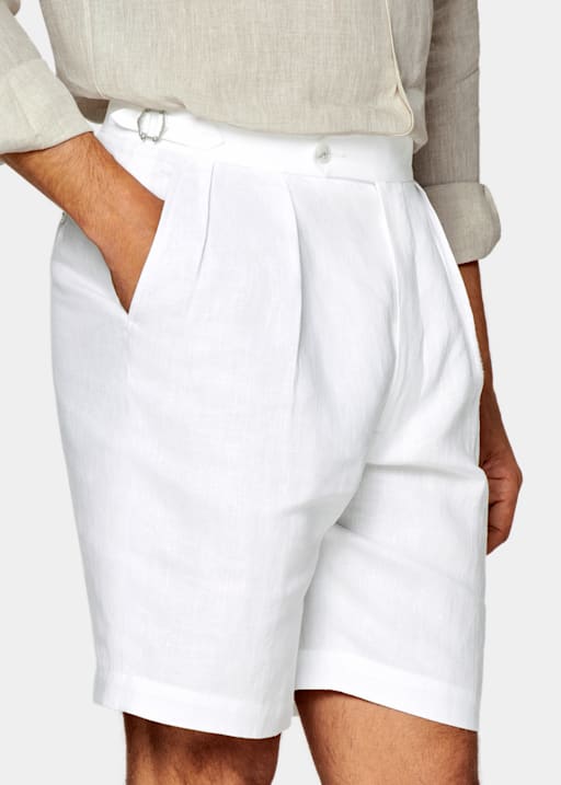 白色直筒裤型短裤