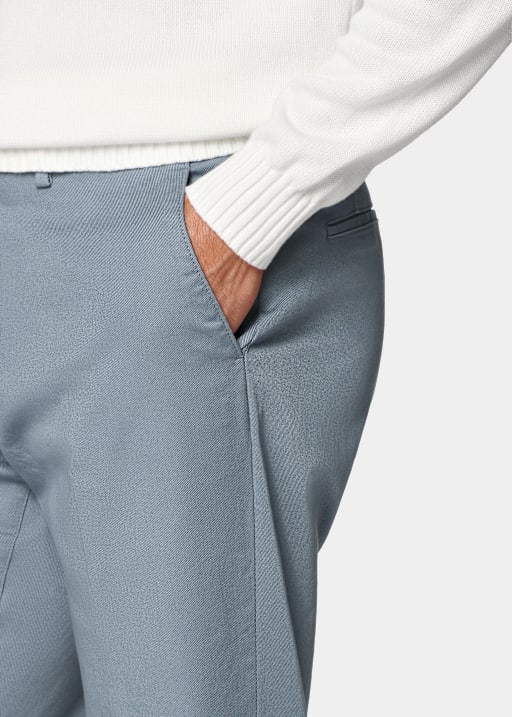 Mittelblaue Slim Leg Straight Chinos.