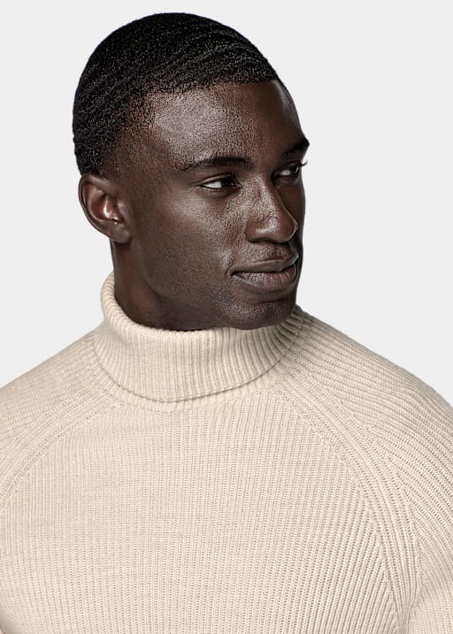 Jersey cuello alto ribeteado arena merino