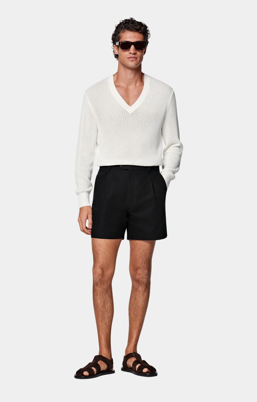 Pull col V en crochet blanc cassé