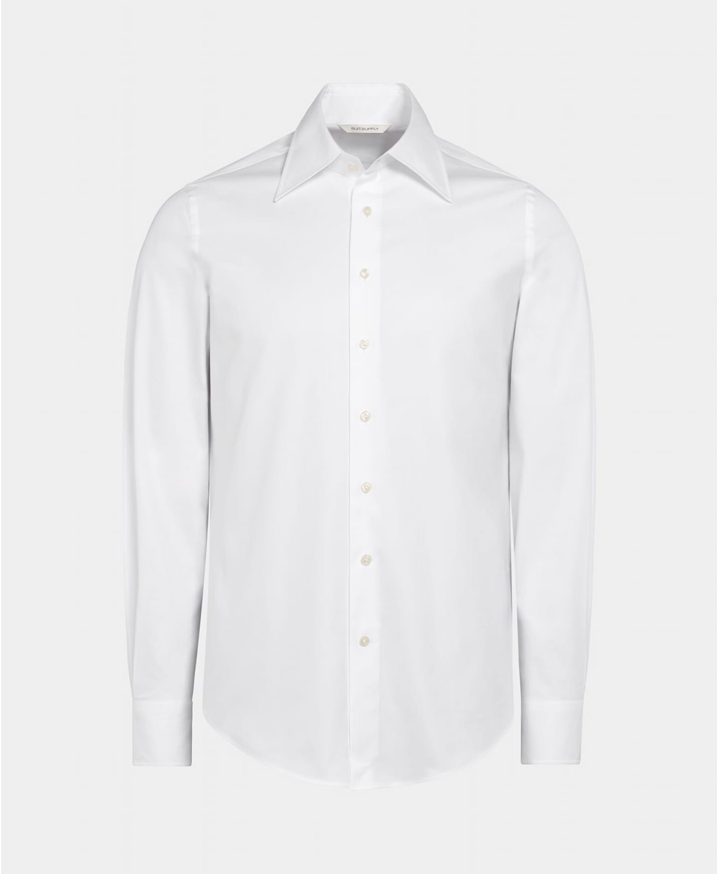 Camisa de vestir blanca.