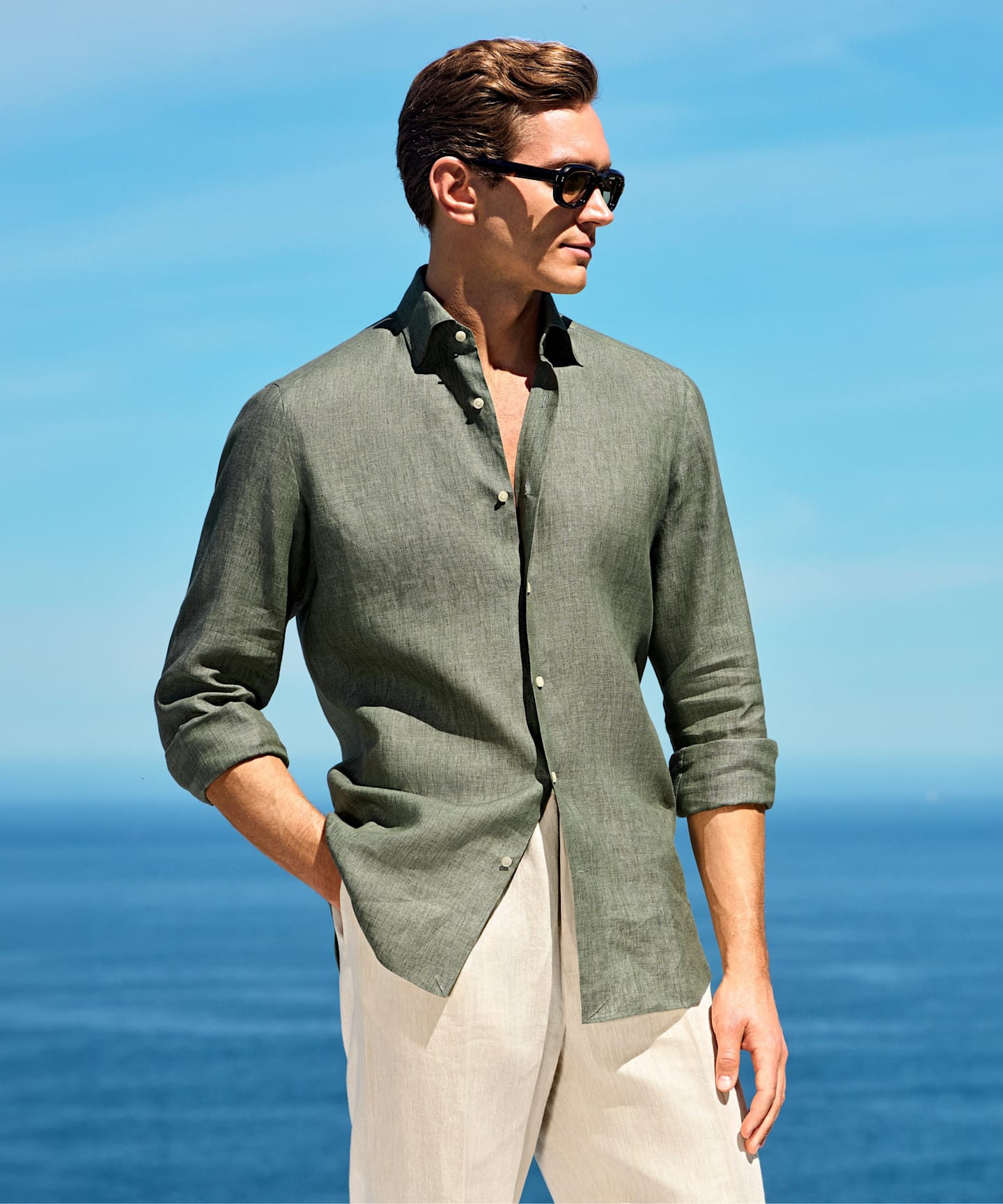 Green linen shirt, full look.