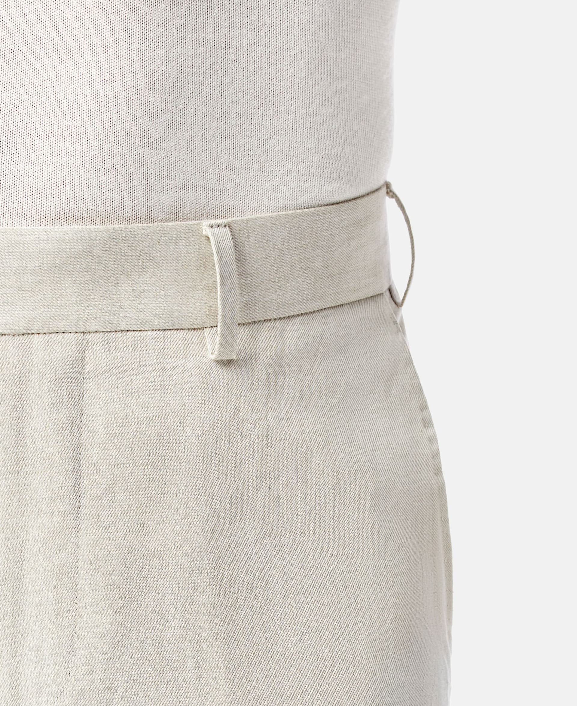 One of the most popular and versatile ways of fastening your waistband, a belt loop.