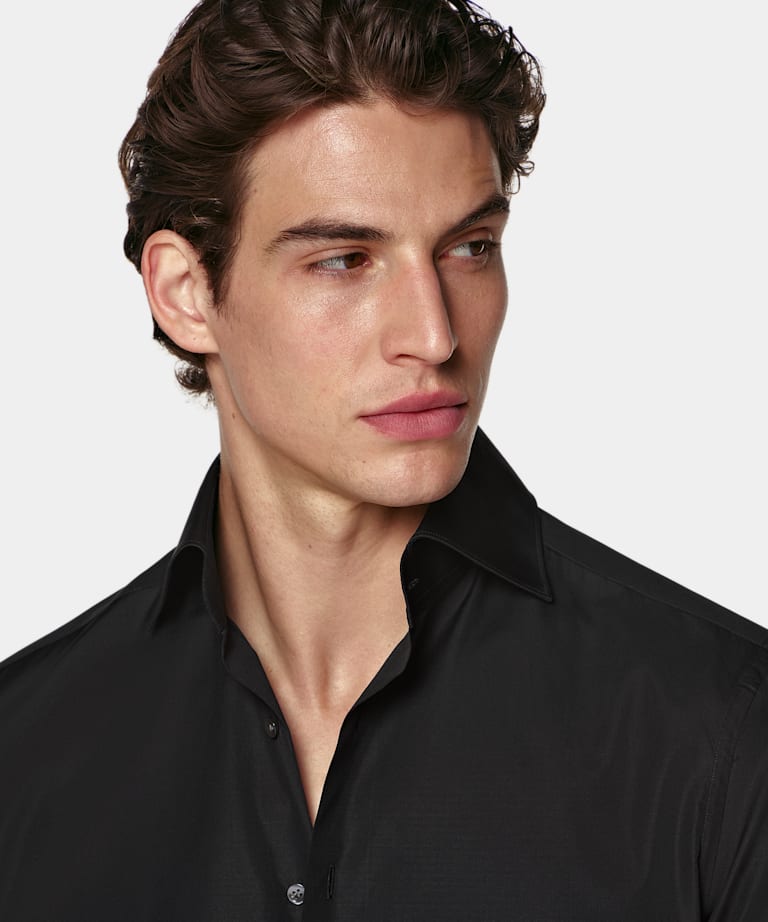 Tailored Fit Widespread Collar Shirt